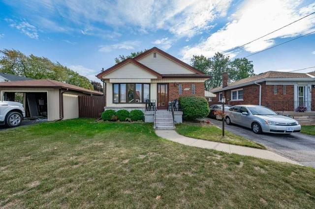 940 Brucedale Ave E, House detached with 3 bedrooms, 2 bathrooms and 3 parking in Hamilton ON | Image 1
