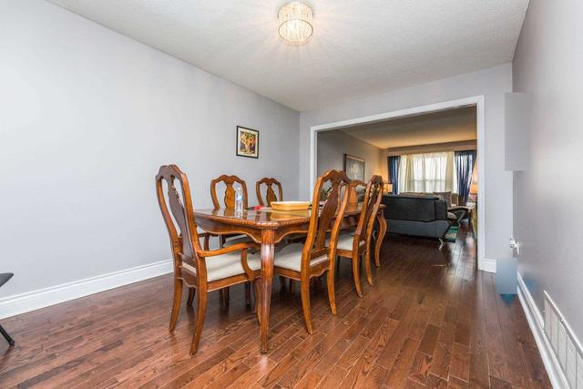 76 Coronation Circ, House detached with 4 bedrooms, 4 bathrooms and 6 parking in Brampton ON | Image 39