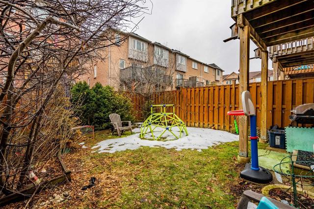 7067 Fairmeadow Cres, House attached with 3 bedrooms, 3 bathrooms and 2 parking in Mississauga ON | Image 24