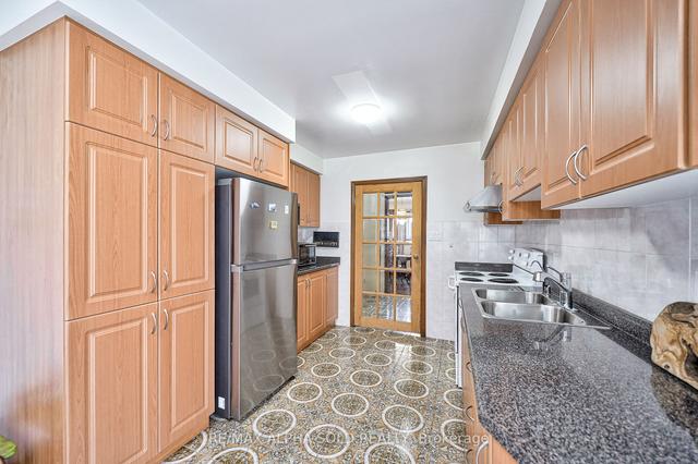 29 Redbud Cres, House detached with 4 bedrooms, 3 bathrooms and 4 parking in Toronto ON | Image 5