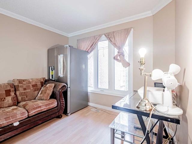 49 Tina Crt, House attached with 3 bedrooms, 3 bathrooms and 3 parking in Brampton ON | Image 11