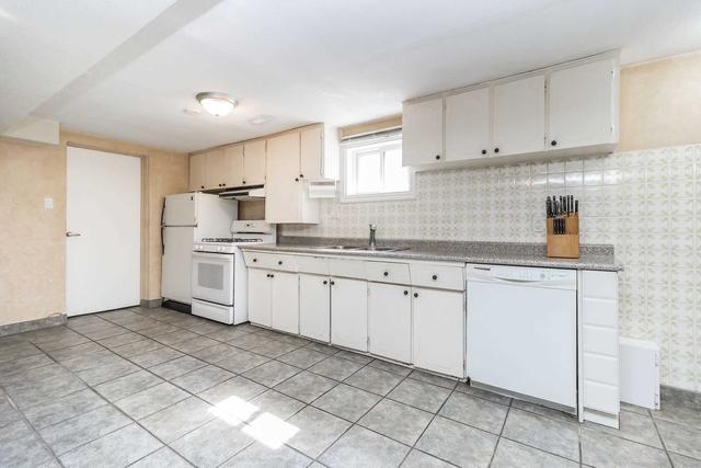 207 Firgrove Cres, House semidetached with 3 bedrooms, 2 bathrooms and 5 parking in Toronto ON | Image 8