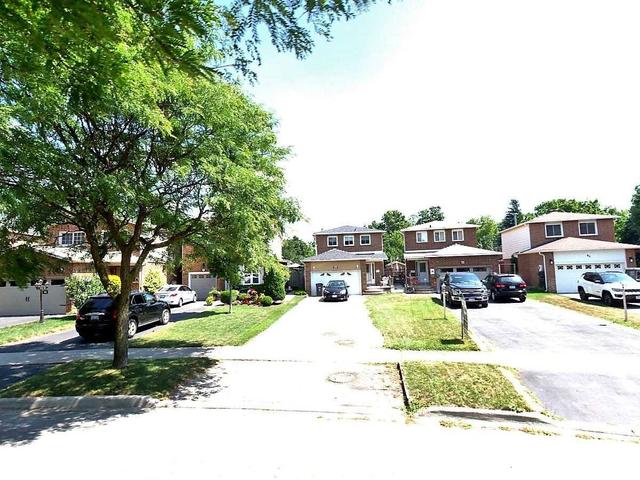 86 Lakecrest Tr, House detached with 3 bedrooms, 2 bathrooms and 10 parking in Brampton ON | Image 1