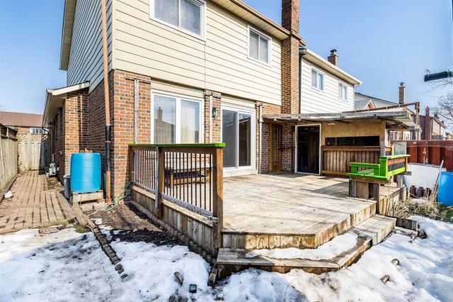 392 Hansen Rd N, House detached with 3 bedrooms, 3 bathrooms and 3 parking in Brampton ON | Image 32