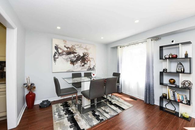 7145 Salme Dr, House detached with 3 bedrooms, 3 bathrooms and 3 parking in Mississauga ON | Image 3