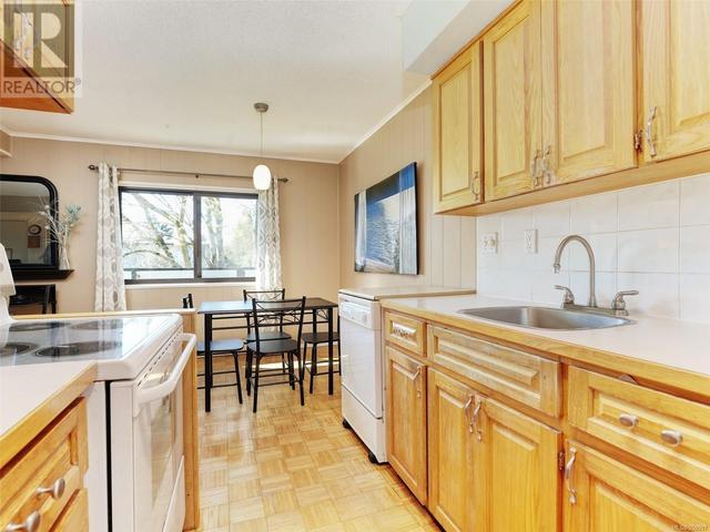 44 - 477 Lampson St, Condo with 3 bedrooms, 1 bathrooms and 1 parking in Esquimalt BC | Image 4