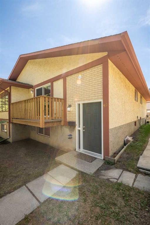 89/91 Bearberry Close Nw, Calgary, AB, T3K1R4 | Card Image