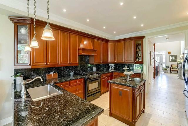 2161 Whitworth Dr, House detached with 3 bedrooms, 4 bathrooms and 3.5 parking in Oakville ON | Image 9