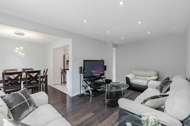 12 - 41 Mississauga Valley Blvd, Townhouse with 3 bedrooms, 3 bathrooms and 2 parking in Mississauga ON | Image 1