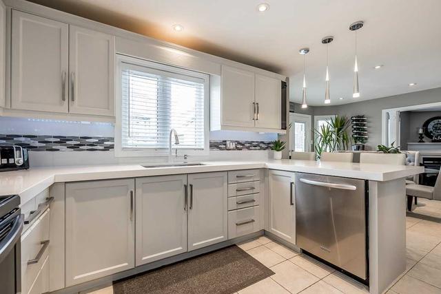 10 Saint Ave, House detached with 4 bedrooms, 4 bathrooms and 8 parking in Bradford West Gwillimbury ON | Image 3