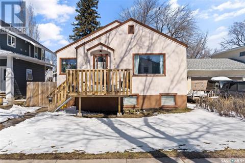 727 Main Street E, House detached with 3 bedrooms, 2 bathrooms and null parking in Saskatoon SK | Card Image