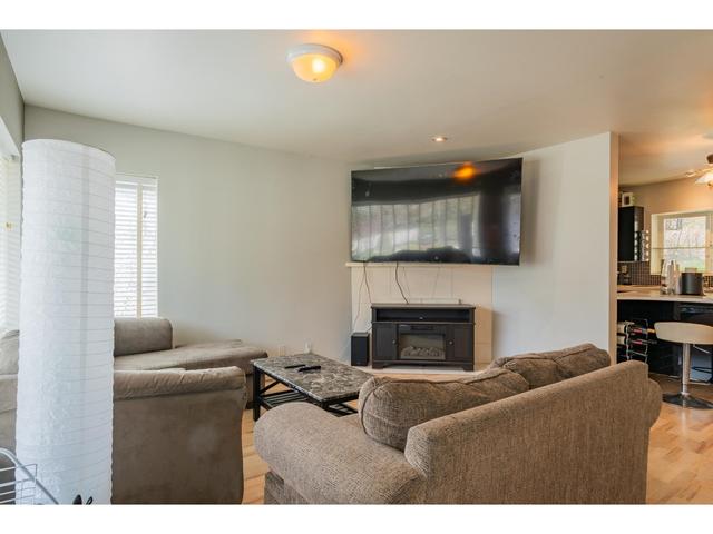 2624 Columbia Avenue, House detached with 3 bedrooms, 2 bathrooms and 6 parking in Castlegar BC | Image 6