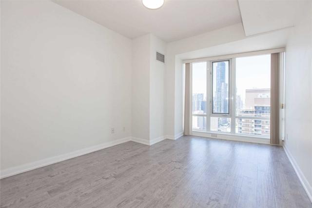 4213 - 210 Victoria St, Condo with 1 bedrooms, 2 bathrooms and 0 parking in Toronto ON | Image 6