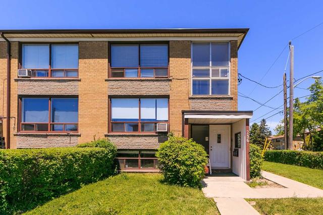 3 - 236 Overbrook Pl, House detached with 2 bedrooms, 1 bathrooms and 1 parking in Toronto ON | Image 1