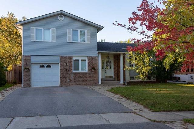 2469 Yarmouth Cres, House detached with 4 bedrooms, 2 bathrooms and 4 parking in Oakville ON | Image 1