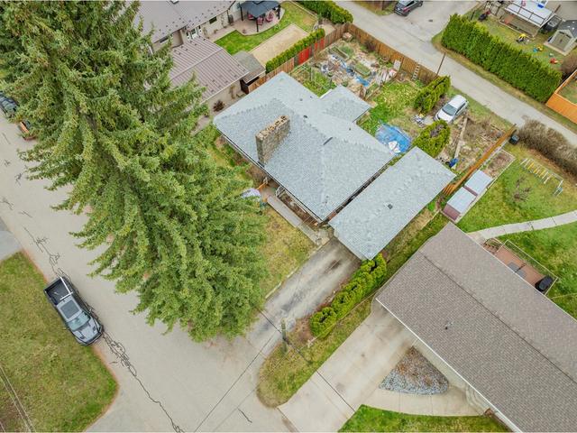 745 11th Avenue, House detached with 3 bedrooms, 2 bathrooms and 3 parking in Montrose BC | Image 30