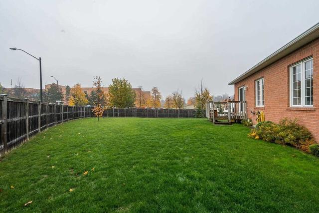 3711 Bishop Strachan Crt, House detached with 3 bedrooms, 3 bathrooms and 6 parking in Mississauga ON | Image 21