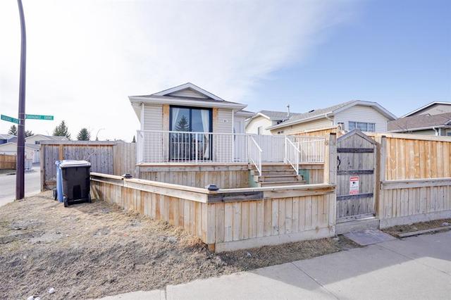 81 Taradale Drive Ne, House detached with 3 bedrooms, 2 bathrooms and 4 parking in Calgary AB | Image 2