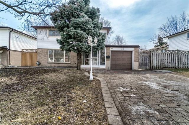 32 Watson Crescent S, House detached with 5 bedrooms, 2 bathrooms and null parking in Brampton ON | Image 3