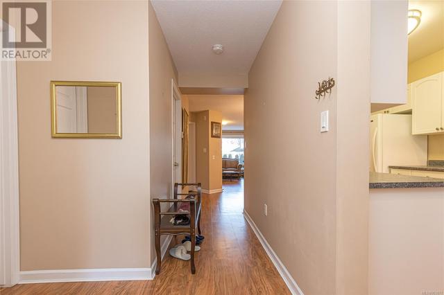 122 - 3969 Shelbourne St, Condo with 2 bedrooms, 2 bathrooms and 1 parking in Saanich BC | Image 4