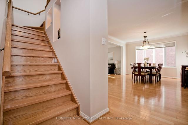 18 Houndsbrook Cres, House detached with 5 bedrooms, 4 bathrooms and 6 parking in Markham ON | Image 16