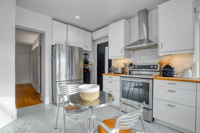 upper - 141 Marion St, House detached with 2 bedrooms, 2 bathrooms and 1 parking in Toronto ON | Image 9