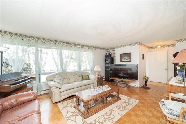 120 Route 25 Route, House detached with 3 bedrooms, 1 bathrooms and 10 parking in Alfred and Plantagenet ON | Image 8