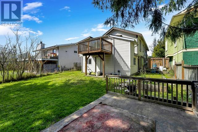 415 Boleskine Rd, House detached with 5 bedrooms, 2 bathrooms and 1 parking in Saanich BC | Image 25