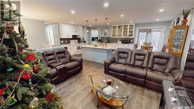 621 Mccall Street, House detached with 5 bedrooms, 3 bathrooms and null parking in Oxbow SK | Image 19