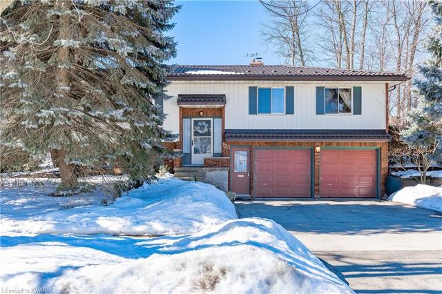 123 Sandsprings Crescent, House detached with 3 bedrooms, 2 bathrooms and 4 parking in Kitchener ON | Image 1