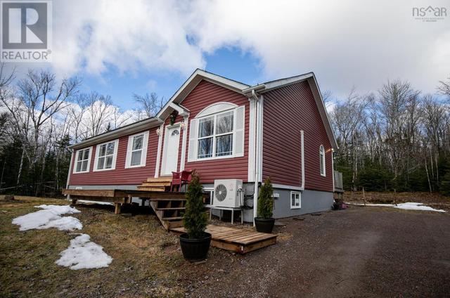 17980 Highway 2, House detached with 3 bedrooms, 2 bathrooms and null parking in Cumberland, Subd. B NS | Image 5