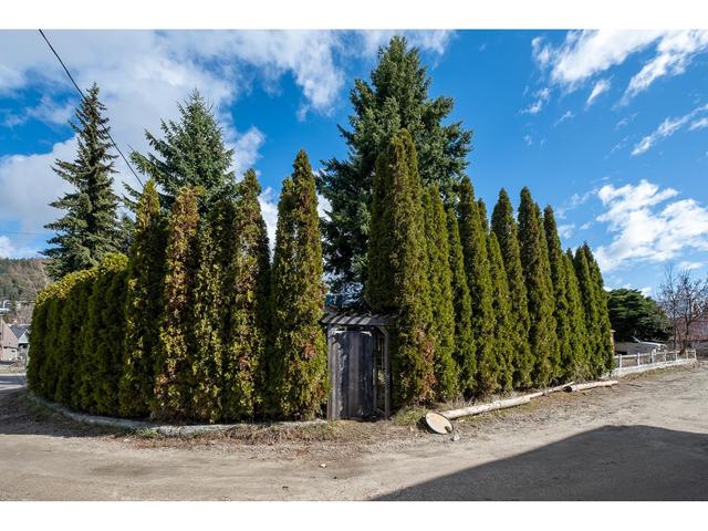 2111 Second Avenue, House detached with 3 bedrooms, 2 bathrooms and null parking in Rossland BC | Image 70