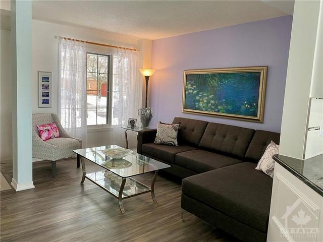 1487 Lynx Crescent, Townhouse with 2 bedrooms, 2 bathrooms and 3 parking in Ottawa ON | Image 6