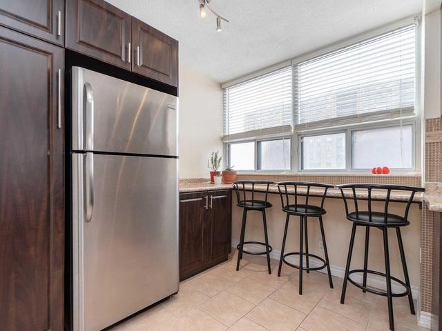 504 - 3 Lisa St, Condo with 3 bedrooms, 2 bathrooms and 1 parking in Brampton ON | Image 7