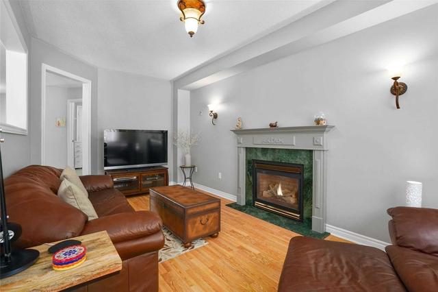 106 Madelaine Dr, House detached with 4 bedrooms, 4 bathrooms and 3 parking in Barrie ON | Image 2