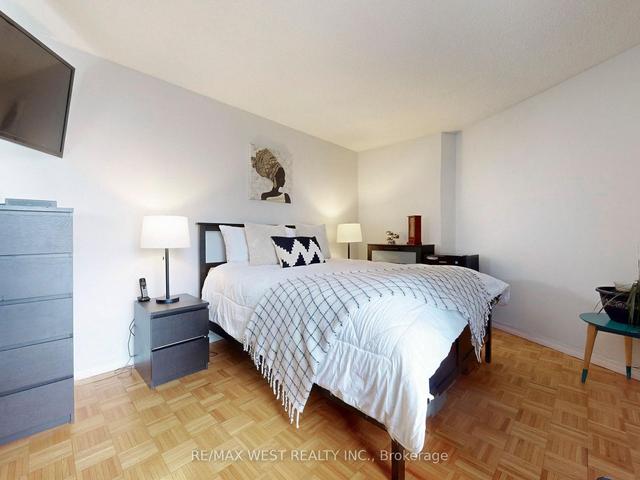 1111 - 10 Martha Eaton Way, Condo with 3 bedrooms, 2 bathrooms and 1 parking in Toronto ON | Image 14