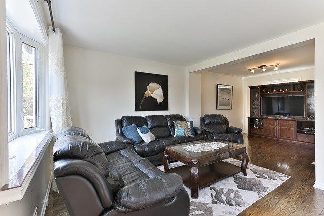 1181 Northmount Ave, House detached with 2 bedrooms, 2 bathrooms and 4 parking in Mississauga ON | Image 13