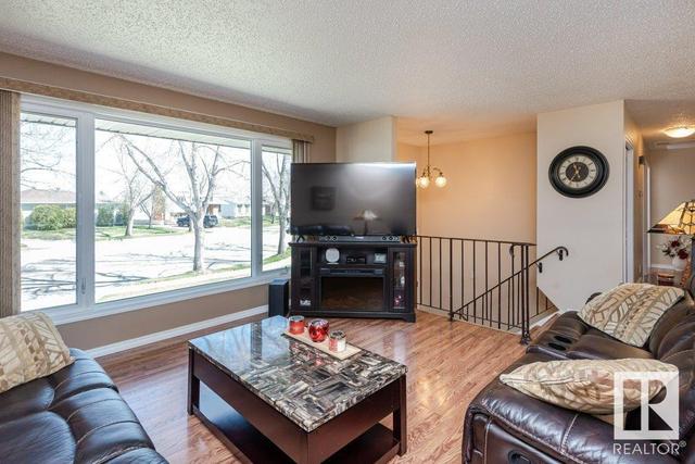 8205 95a Av, House detached with 4 bedrooms, 2 bathrooms and 6 parking in Fort Saskatchewan AB | Image 5