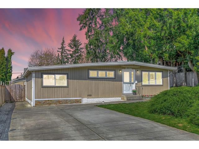 20323 Lorne Avenue, House detached with 2 bedrooms, 2 bathrooms and null parking in Maple Ridge BC | Card Image