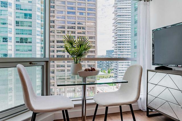 1113 - 10 Queens Quay W, Condo with 1 bedrooms, 1 bathrooms and 0 parking in Toronto ON | Image 6