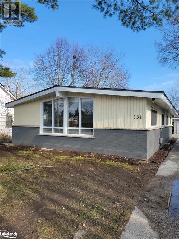 381 Mississaga Street W, House detached with 3 bedrooms, 2 bathrooms and 2 parking in Orillia ON | Image 2