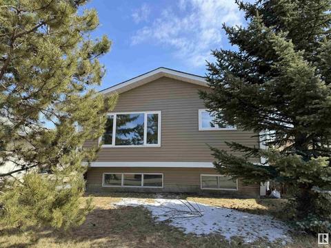 1566 Lakewood Rd Nw, House detached with 5 bedrooms, 2 bathrooms and null parking in Edmonton AB | Card Image