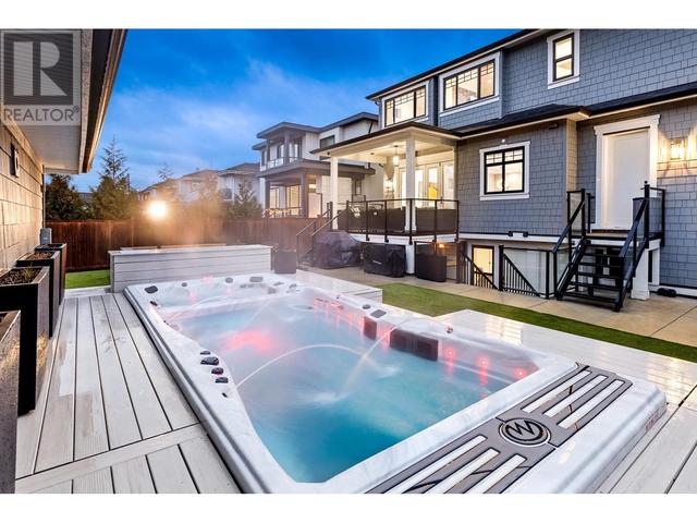 8151 13th Avenue, House detached with 9 bedrooms, 9 bathrooms and 4 parking in Burnaby BC | Image 8
