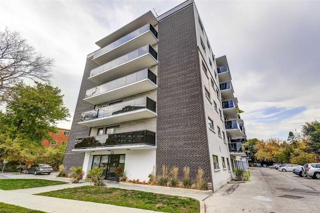 301 - 2411 New St, Condo with 2 bedrooms, 1 bathrooms and 1 parking in Burlington ON | Image 1