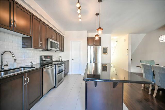 10 - 215 Dundas St E, Townhouse with 3 bedrooms, 3 bathrooms and 4 parking in Hamilton ON | Image 3