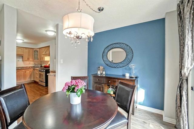 680 Regency Crt, Townhouse with 3 bedrooms, 2 bathrooms and 2 parking in Burlington ON | Image 4