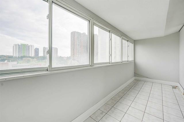 602 - 3 Massey Sq, Condo with 1 bedrooms, 1 bathrooms and 1 parking in Toronto ON | Image 15