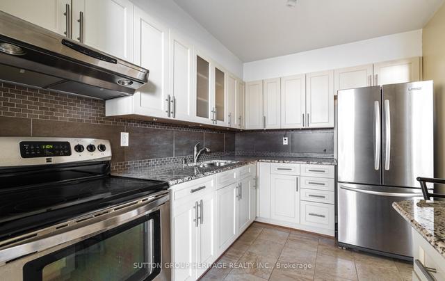 1421 - 451 The West Mall, Condo with 2 bedrooms, 1 bathrooms and 1 parking in Toronto ON | Image 5