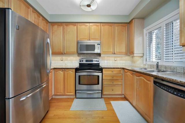 11 Rodeo Crt, House attached with 3 bedrooms, 3 bathrooms and 2 parking in Toronto ON | Image 6