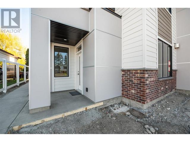857 Kinnear Court, House attached with 3 bedrooms, 2 bathrooms and 1 parking in Kelowna BC | Image 27